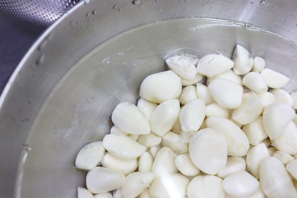 소금 마늘장아찌담그는법 녹변 없는 간장 깐마늘장아찌담그는법 만들기