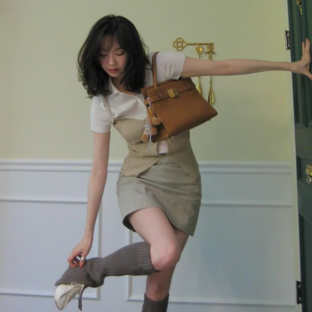 강민경 사복 패션 난리난 토트백 숄더백 가방 가격은?