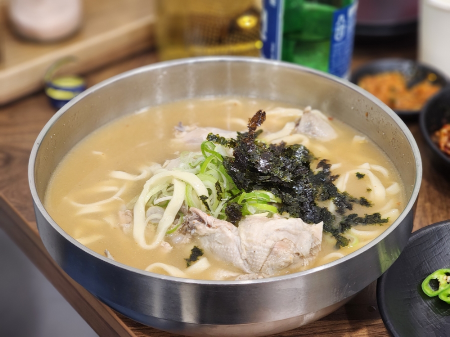 부산진역 맛집 수정동 두놈닭칼국수의 감칠맛에 폭 빠지다