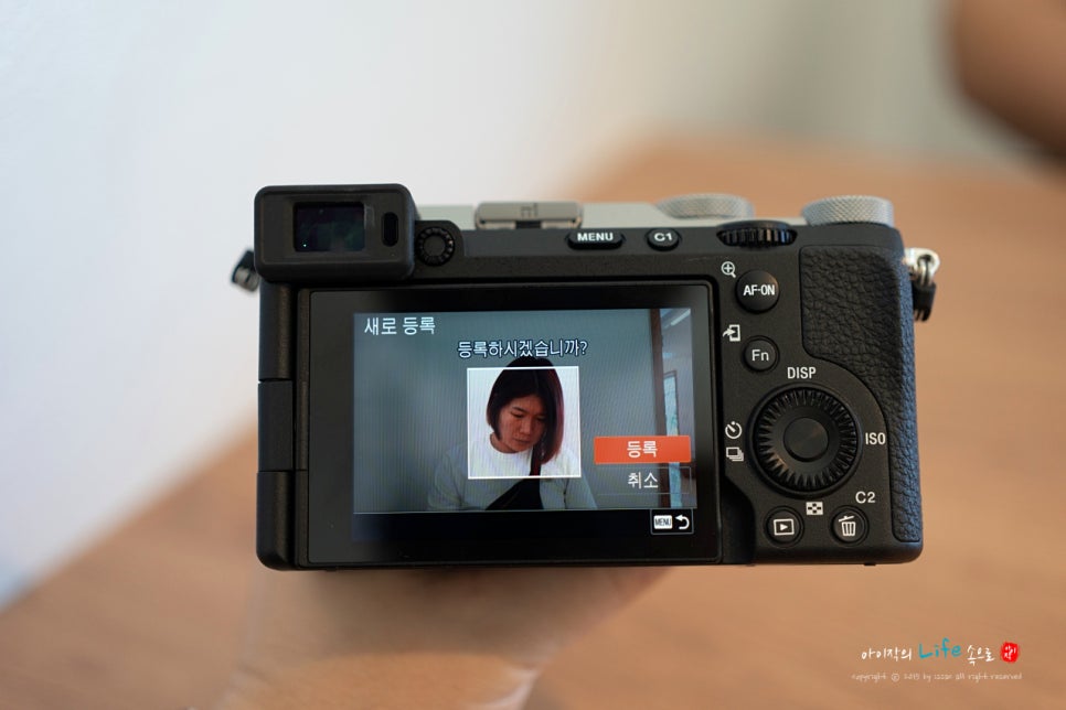 실사용자가 추천하는 가벼운 풀프레임 미러리스 카메라 소니 A7C2