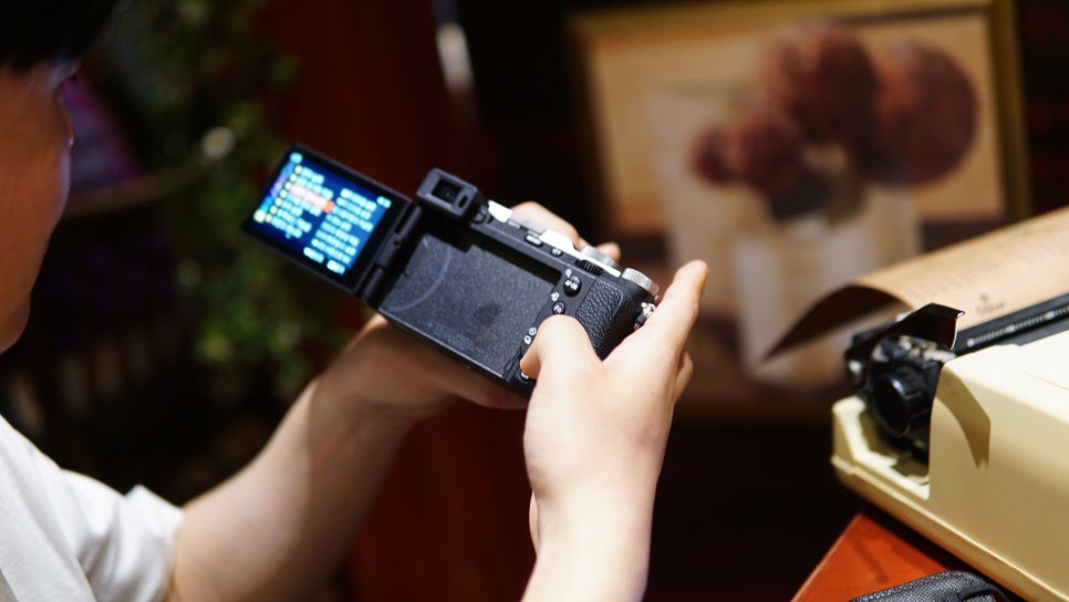 소니 A7C2 원핸드 컴팩트 풀프레임 미러리스 유튜브 카메라 추천