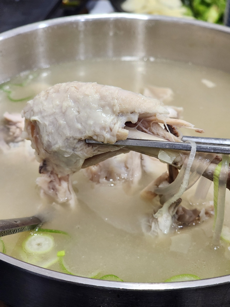 부산진역 맛집 수정동 두놈닭칼국수의 감칠맛에 폭 빠지다