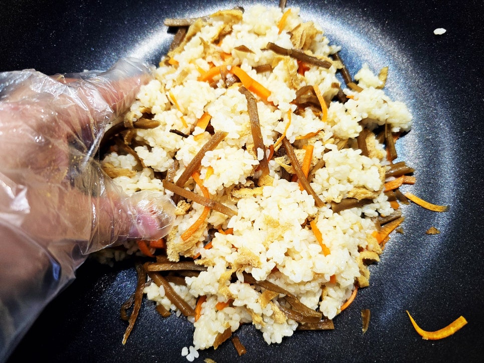 우엉 유부 당근 조림 일식 가정식 반찬 오니기리 주먹밥