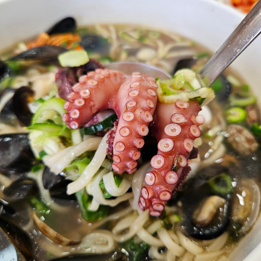 거제 바람의언덕 맛집 해물칼국수전문 '대박난맛집 학동점'