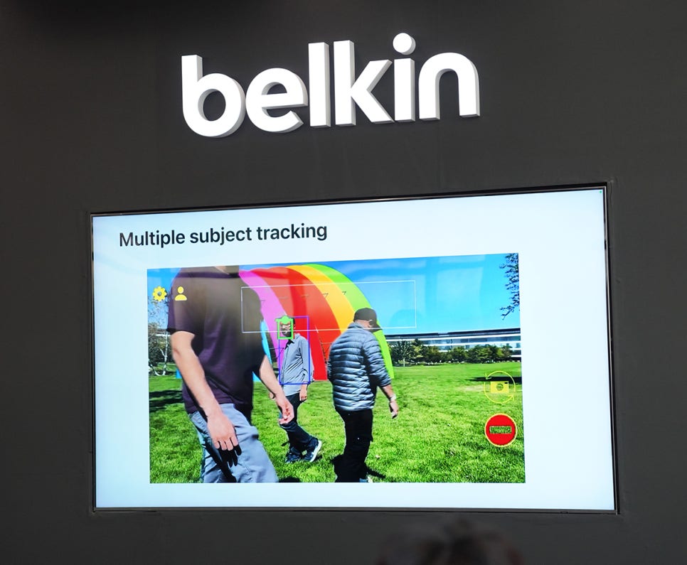 Discover Tech with Belkin 벨킨 성수 팝업 스토어, Stage 오토 트래킹 스탠드 프로까지