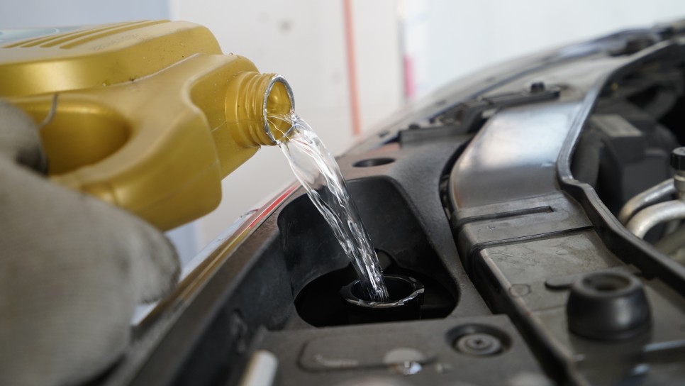 기아 쏘렌토R 자동차 냉각수 교체주기 피크 부동액 소모품 교환 시기와 비용 보충 경고등 뜨기 전 점검하세요.