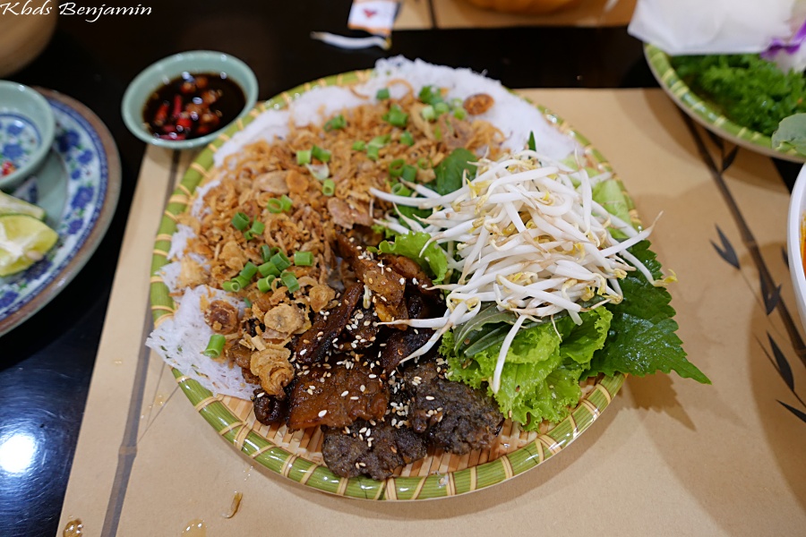 베트남 다낭 한시장 맛집 로컬 깔끔한 코바쌀국수 냐벱 미케비치