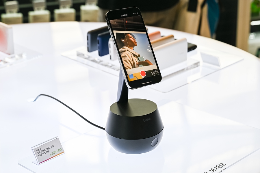 성수 벨킨 팝업 스토어 오픈 오토 트래킹 스탠드 프로 후기 Discover Tech with Belkin