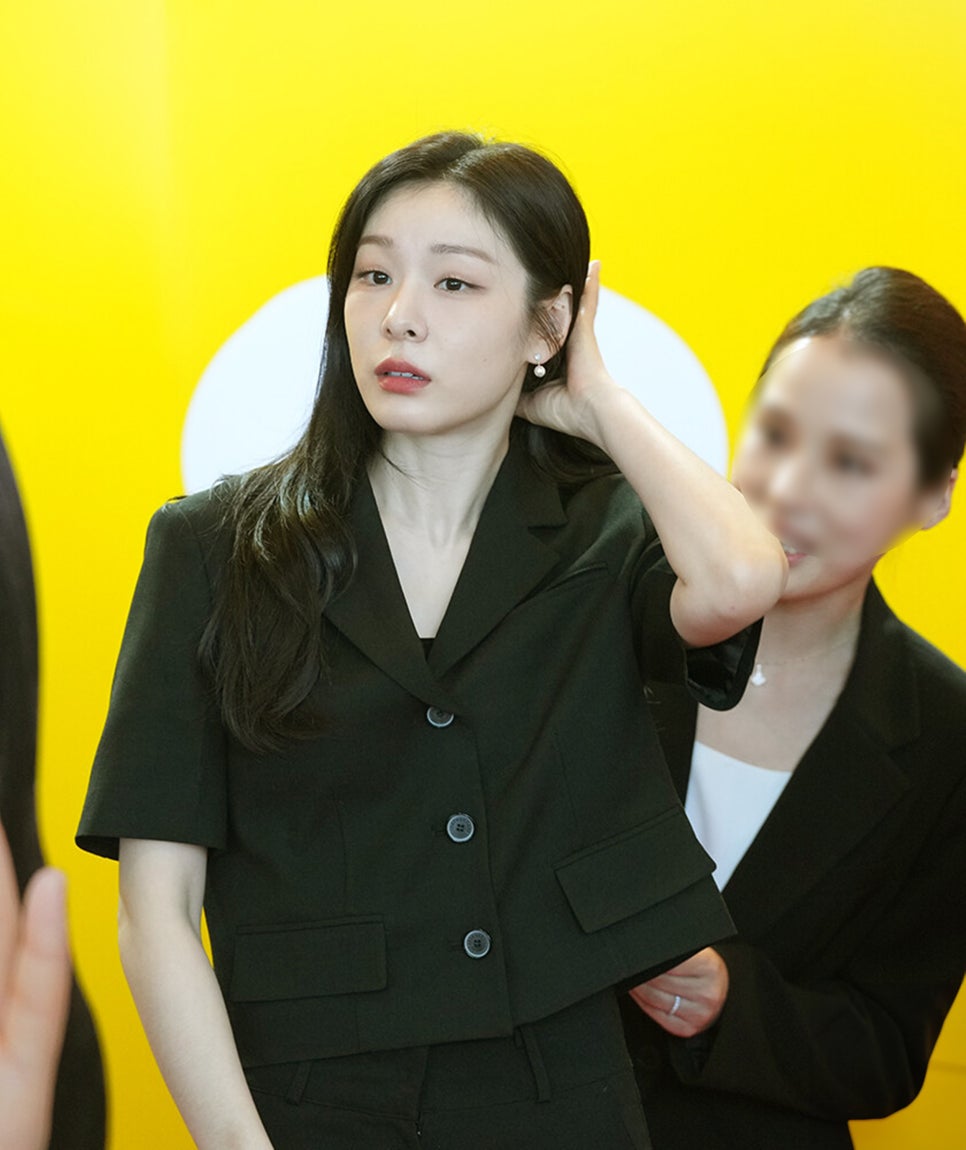 취업박람회 난리난 김연아 수트 핏이 예쁜 여름 자켓 그리고 스트레이트핏 여자 슬랙스 코디