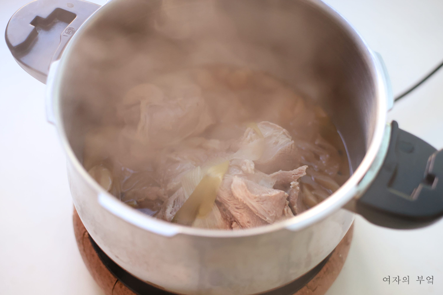 압력솥 사태 수육 맛있게 삶는법 돼지고기 보쌈 수육 삶는시간