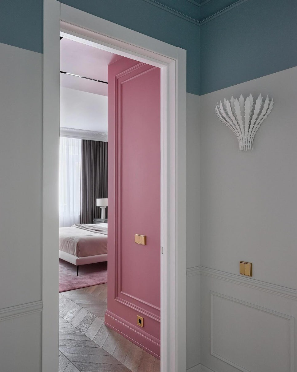 웨인스코팅 와인색 인테리어 색조합, 벽 천장 인테리어 몰딩 침실 꾸미기