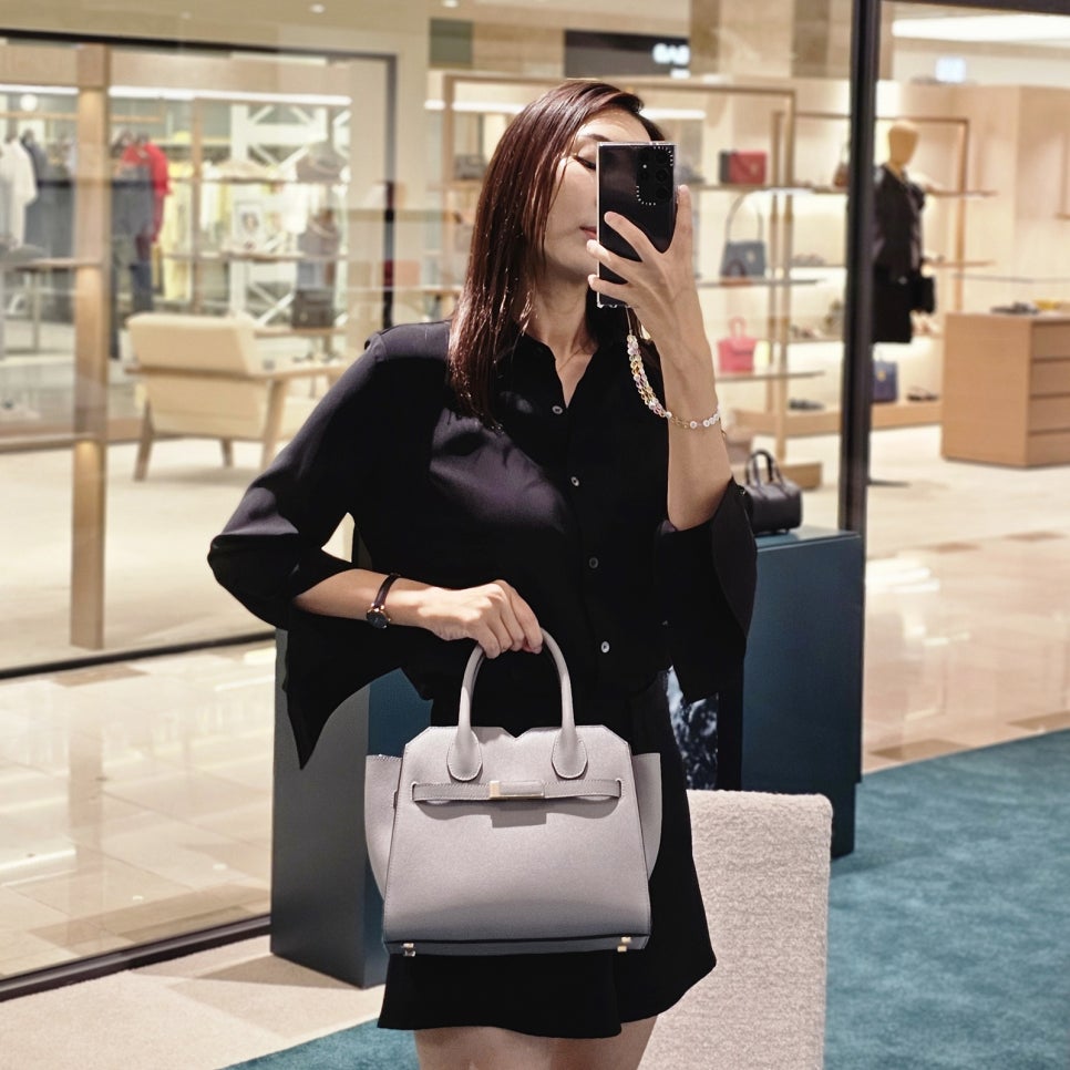 여자 명품 가방 브랜드 발렉스트라 현대백화점 목동점 팝업 스토어 오픈