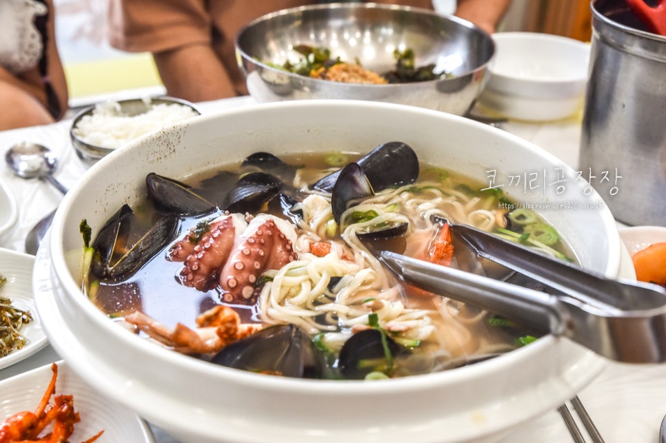 거제도 바람의언덕 맛집 칼국수와 낙지볶음 푸짐한구성 대박난맛집 거제학동점 후기