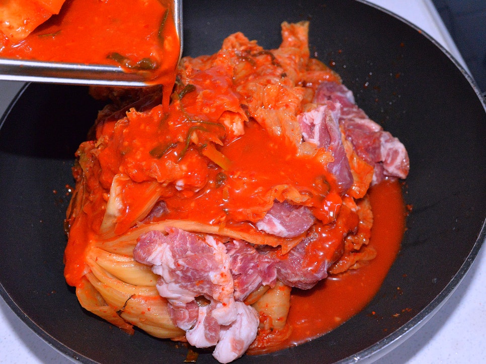 돼지고기 김치찜 레시피 삼겹살 묵은지 김치찜 만들기
