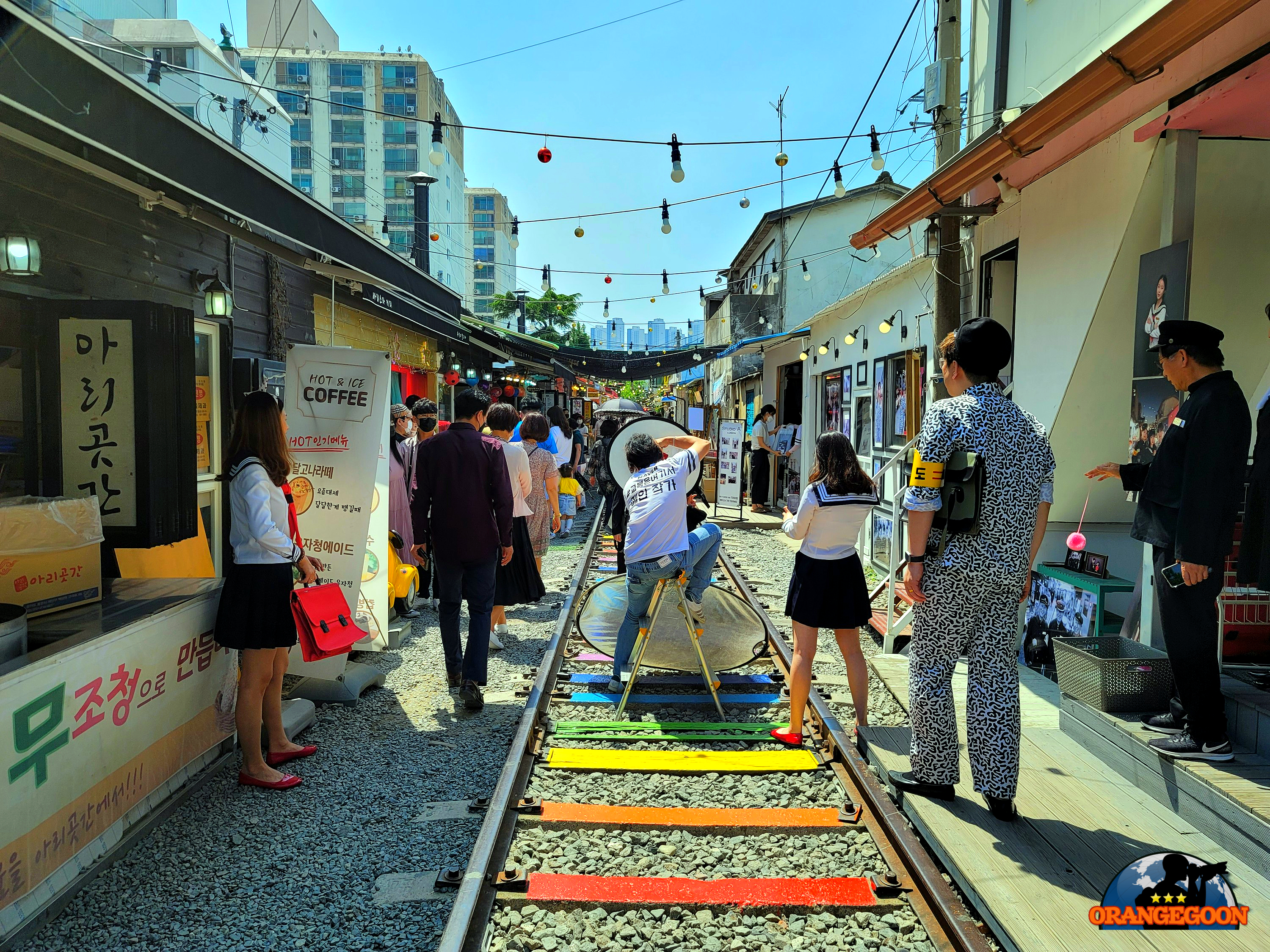 (전북 군산 / 경암동 철길마을 #2) 제지회사 공장과 군산역을 연결하던 화물용 철로가 새로운 관광명소로. 옛 철길을 따라 뚜벅뚜벅