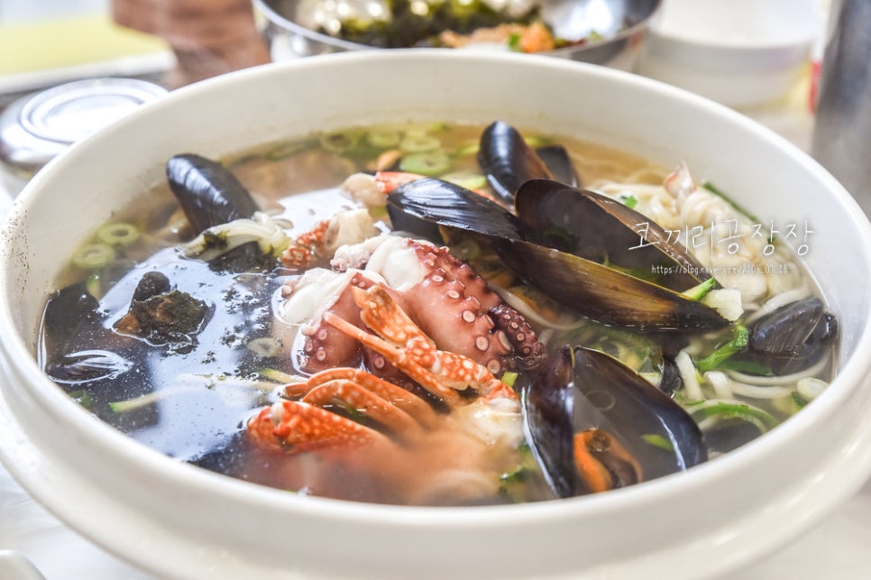 거제도 바람의언덕 맛집 칼국수와 낙지볶음 푸짐한구성 대박난맛집 거제학동점 후기