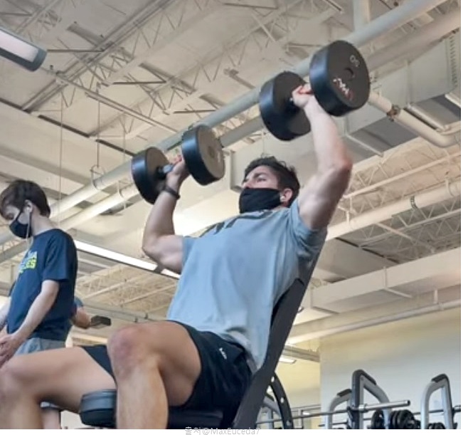 어깨 운동 루틴 덤벨 바벨 숄더프레스 필수 삼각근운동