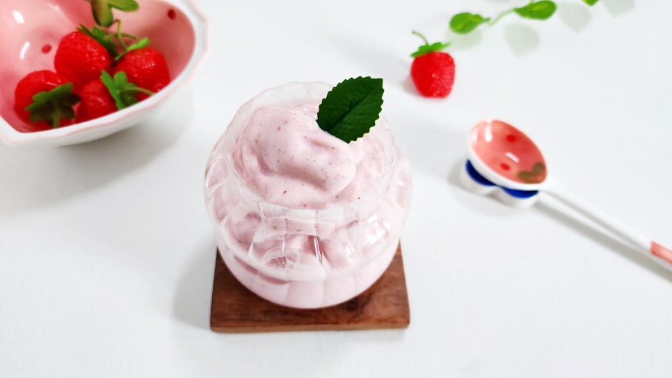홈카페레시피 딸기바나나쉐이크 카페디저트 딸기 쉐이크 만들기 딸기요리