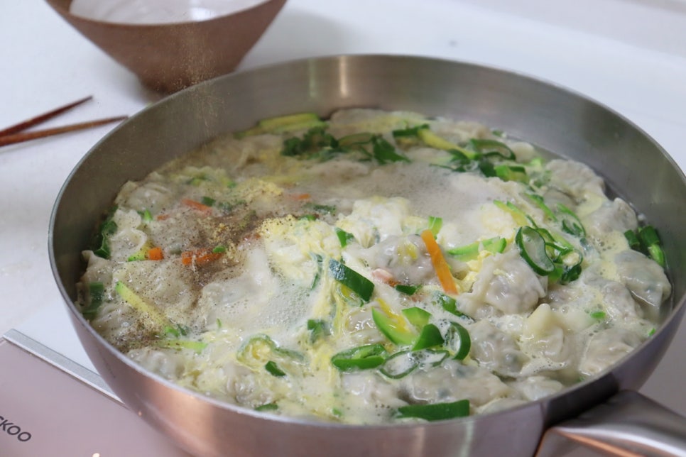 사골 만두국 끓이는법 만둣국 레시피 계란 만두국 끓이는법