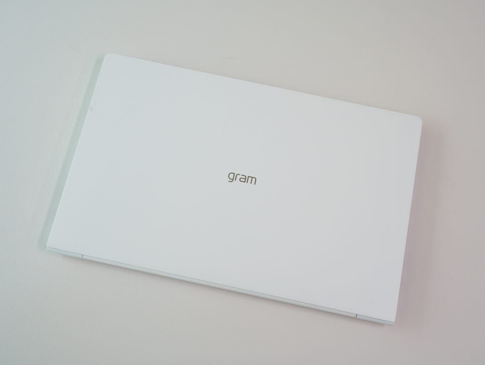 초경량 노트북 LG 그램15 15ZB995, 뉴퍼마켓에서 알아볼까?