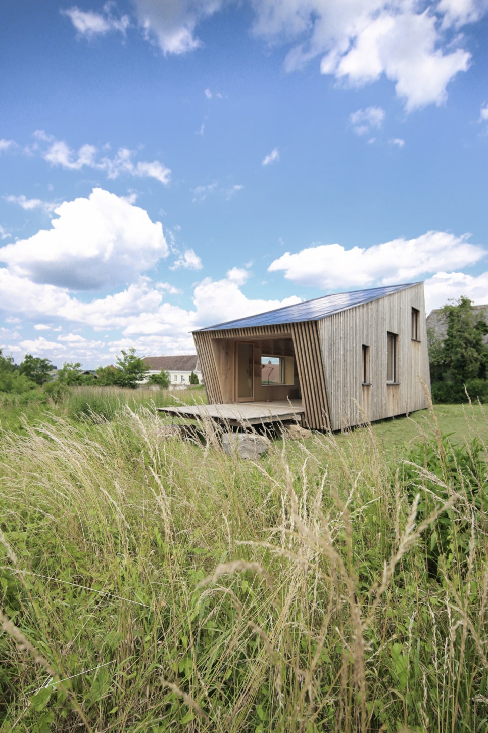 지속 가능한 저예산 스트로베일 하우스, Straw Flea House by Juri Troy Architects