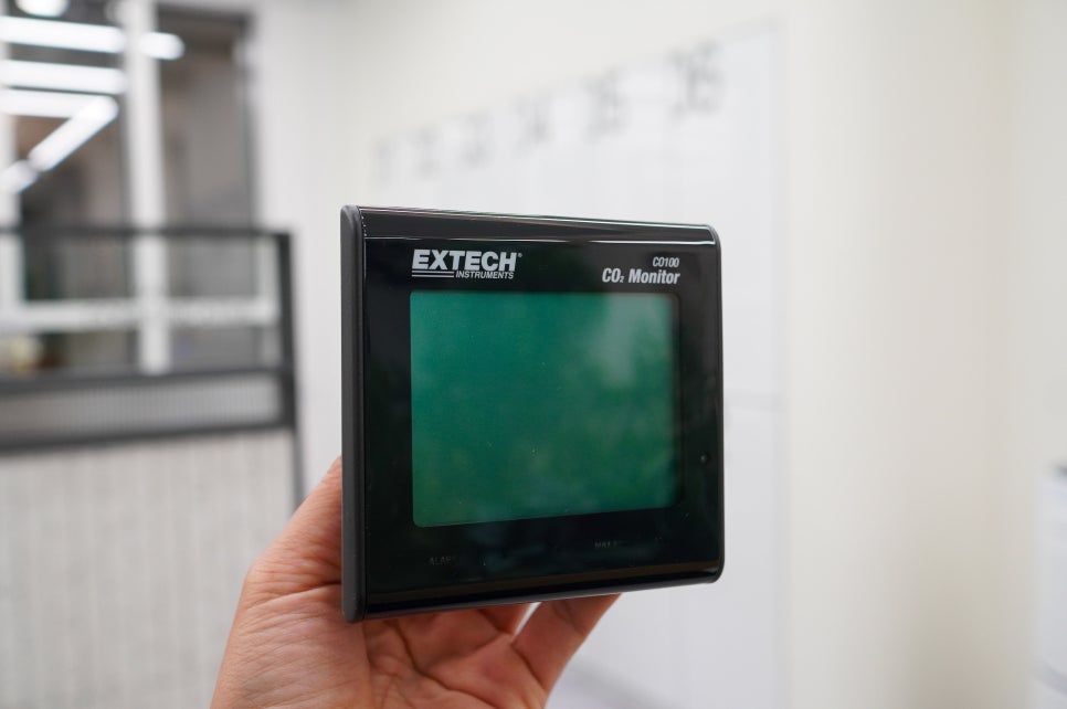 실내 공기질 측정 이산화탄소 측정기와 온습도계가 포함된 Extech CO100 후기