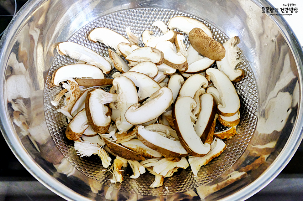 생 표고버섯볶음 표고버섯요리 가정식 반찬거리
