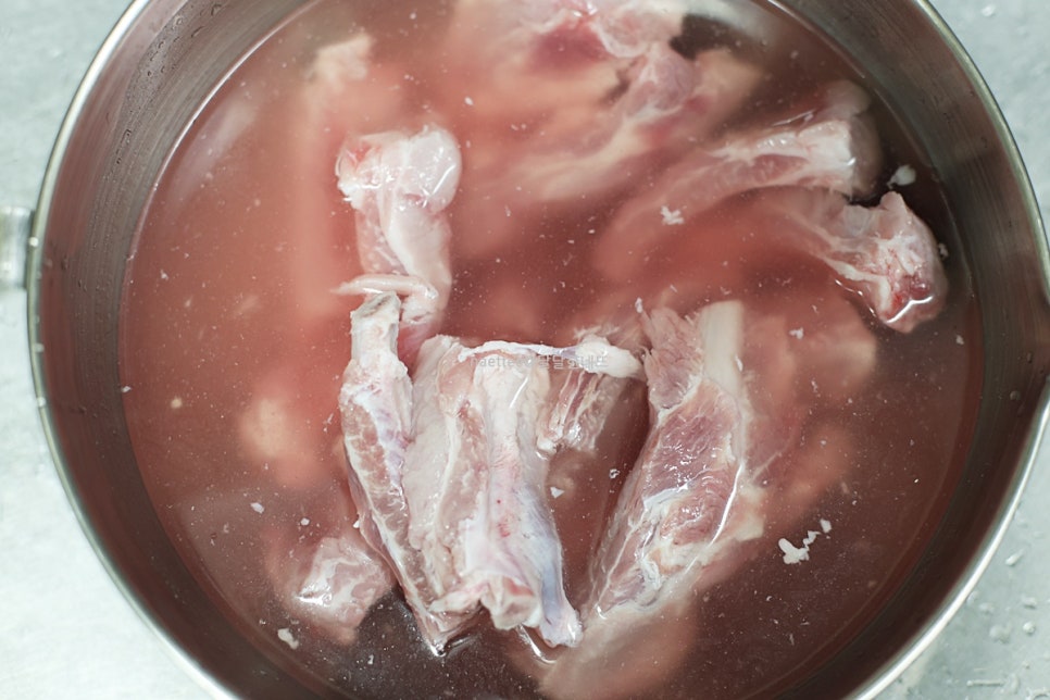 돼지 등갈비 김치찜 레시피 묵은지 돼지고기 김치찜 만들기