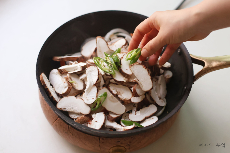 생 표고버섯볶음 레시피 표고버섯요리 만드는 법