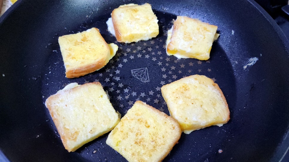 간단 아침메뉴 아기 프렌치토스트 만들기 예쁜 식빵토스트 만드는법 식빵요리
