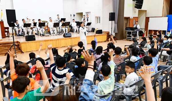 해군제7기동전단 군악대, 가정의 달 맞이 위문공연 성황