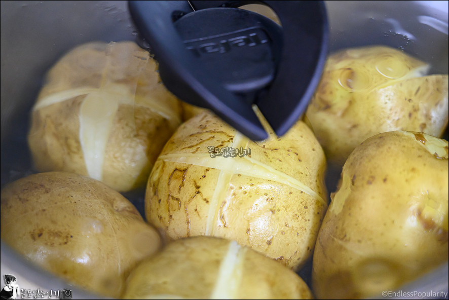껍질채 감자 삶는법 맛있게 냄비에 감자 삶는 방법