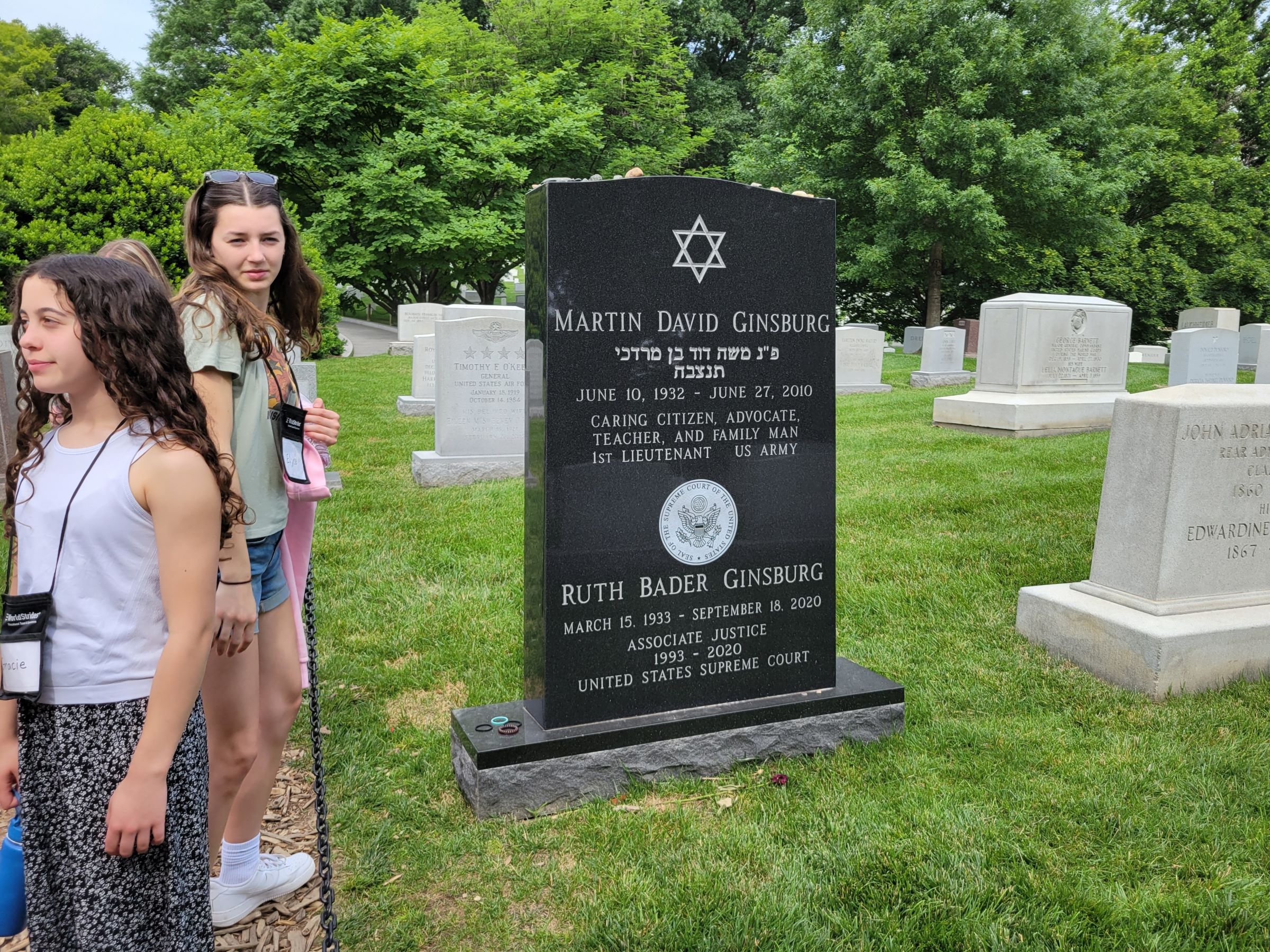 알링턴 국립묘지(Arlington National Cemetery)의 케네디 대통령 무덤과 무명용사묘 보초병 교대식 등