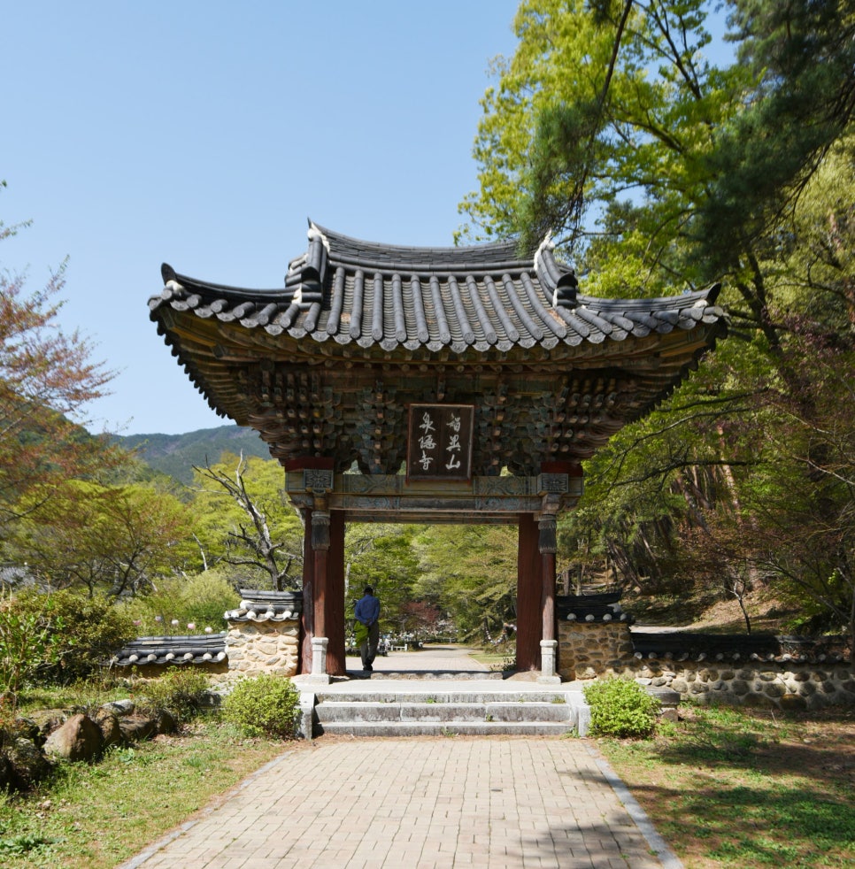 구례 지리산 천은사 - 감로천과 아름다운 무지개다리를 건너 만나는 사찰