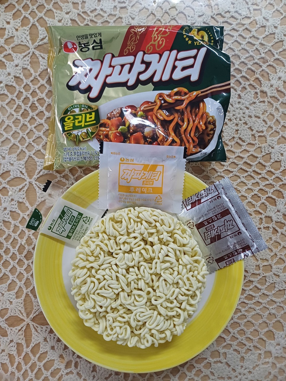 [짜파게티 더블랙] vs [올리브 짜파게티]-맛이 달라진 4가지 이유/칼로리 내용물 성분 가격 비교