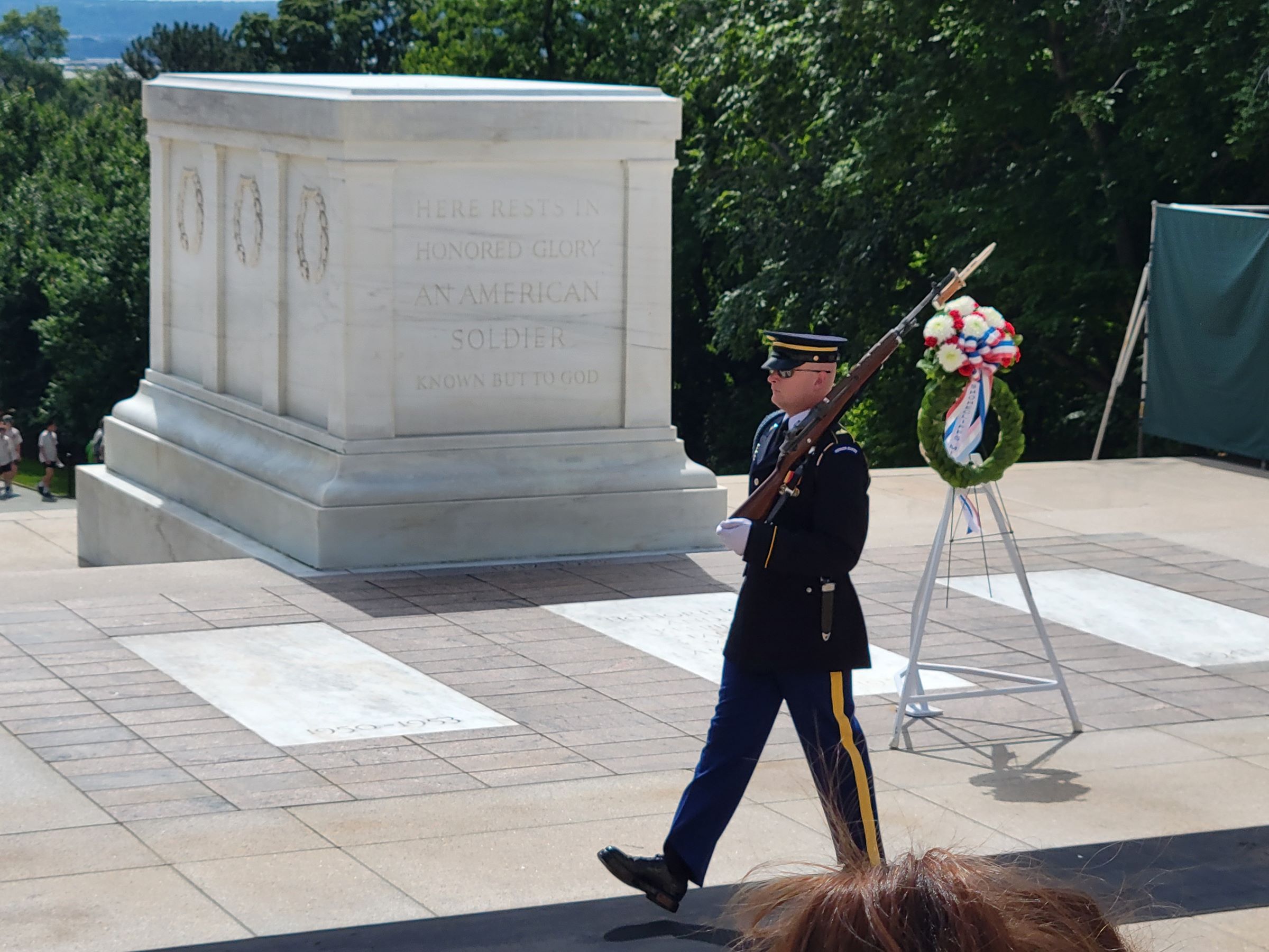 알링턴 국립묘지(Arlington National Cemetery)의 케네디 대통령 무덤과 무명용사묘 보초병 교대식 등