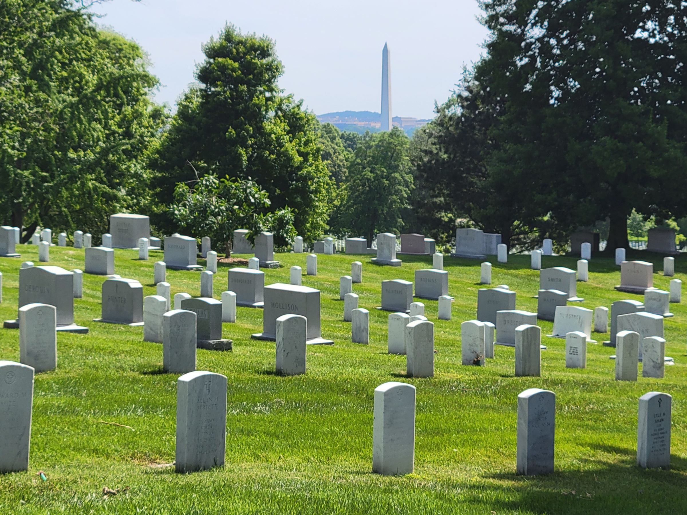 알링턴 국립묘지(Arlington National Cemetery)의 케네디 대통령 무덤과 무명용사묘 보초병 교대식 등
