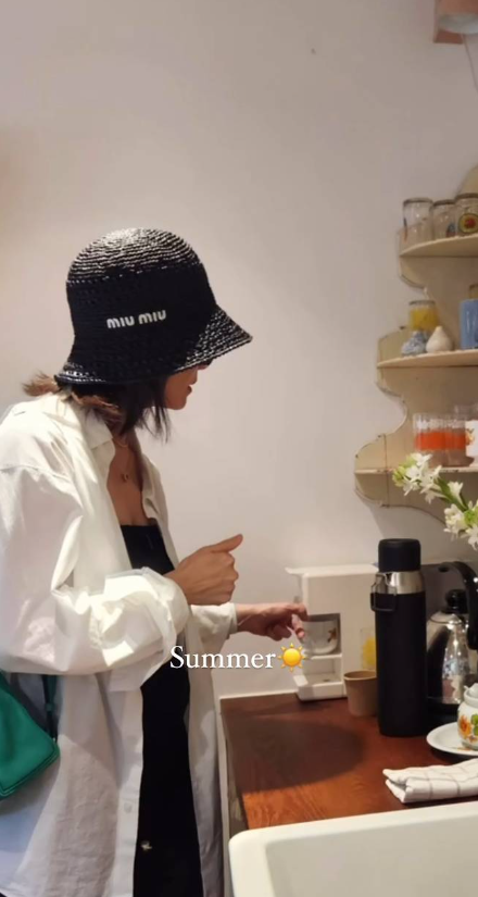 52세 오연수 무더위에는 미우미우 라피아햇 여성 연예인 여름 명품 모자 추천 가격은?