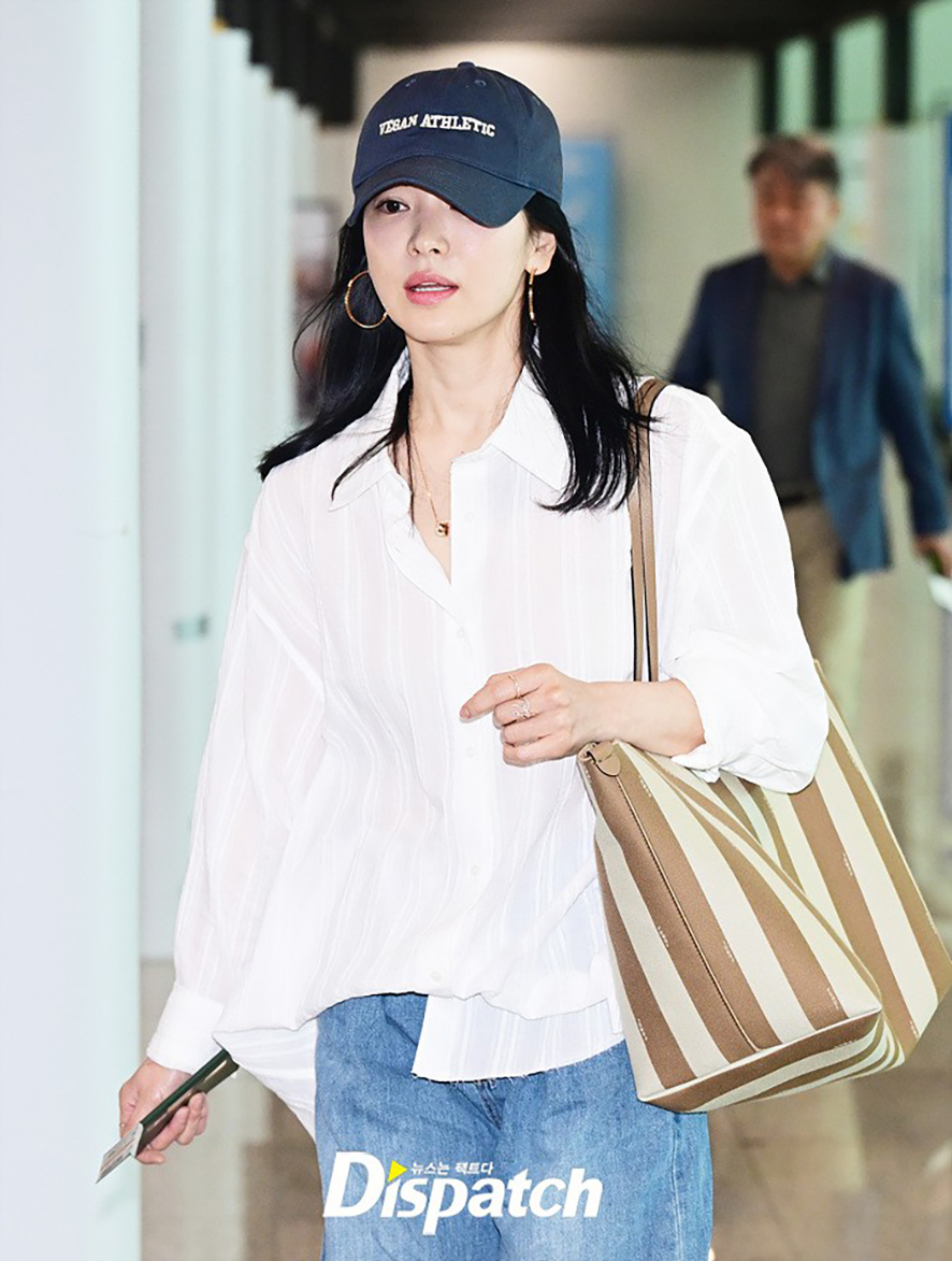 송혜교 공항패션 펜디 가방 볼캡 모자 쇼메 목걸이 귀걸이 브랜드 가격은?