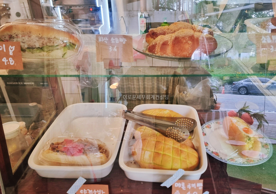 연남동 예쁜 베이커리 카페 '플루밍' 디저트·브런치/야끼소바 샌드위치