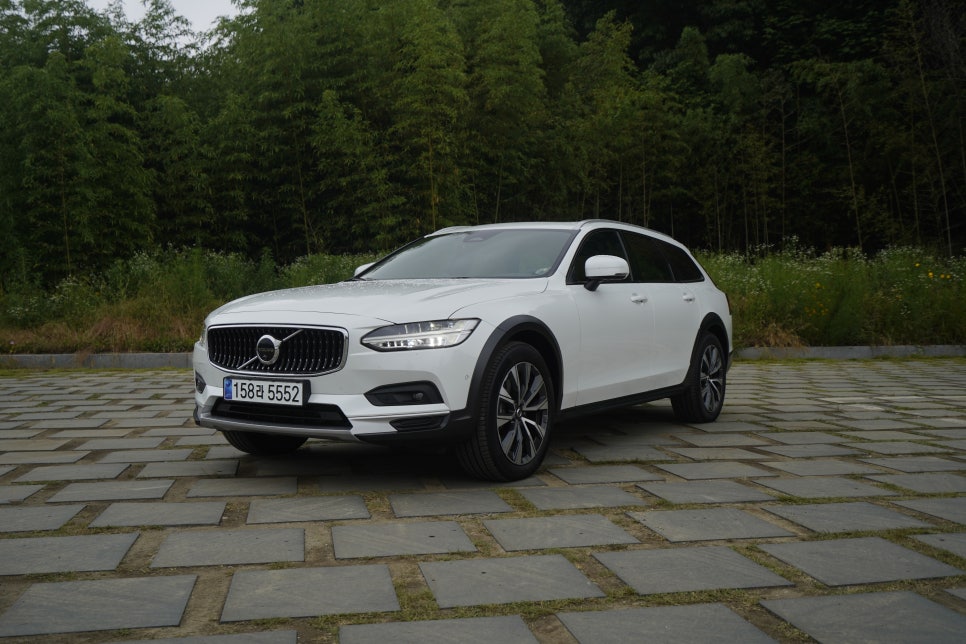 볼보 V90 크로스컨트리 왜건은 왜 차박하기 좋은 차량일까? S90과 비교해보자.