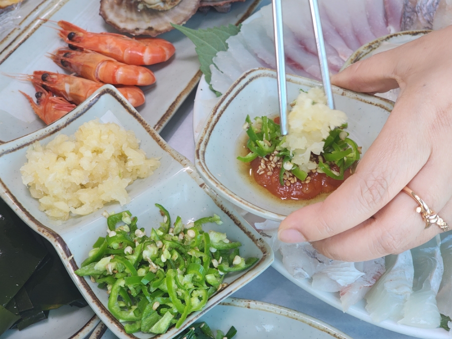 부산 기장 연화리 맛집 오션뷰 대변항 이화장 횟집