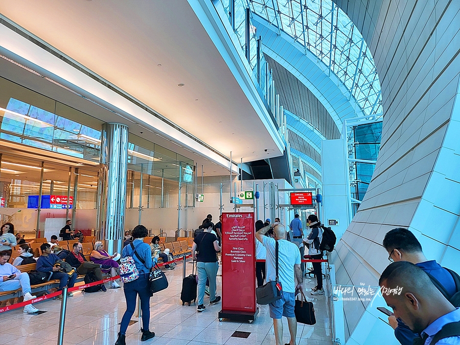 유럽자유여행 에미레이트 항공 두바이 공항 환승 리스본 도착