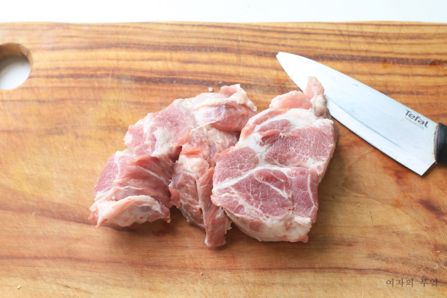 돼지고기 김치찜 레시피 묵은지 돼지 목살 김치찜 만들기