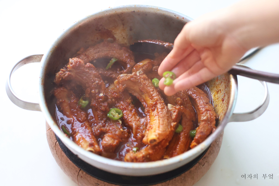 류수영 매운 돼지갈비찜 레시피 돼지 등갈비찜 양념 만들기
