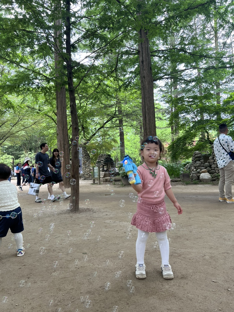 아무리 사랑해도 도망갈 리 없고, 서로에게서 도망칠 수도 없는 시절