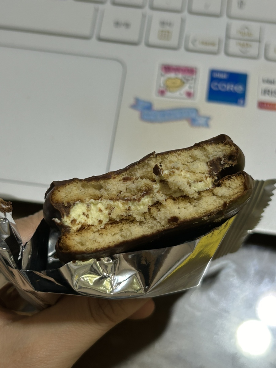 던킨 보스톤 크림파이 내돈내산 리뷰..