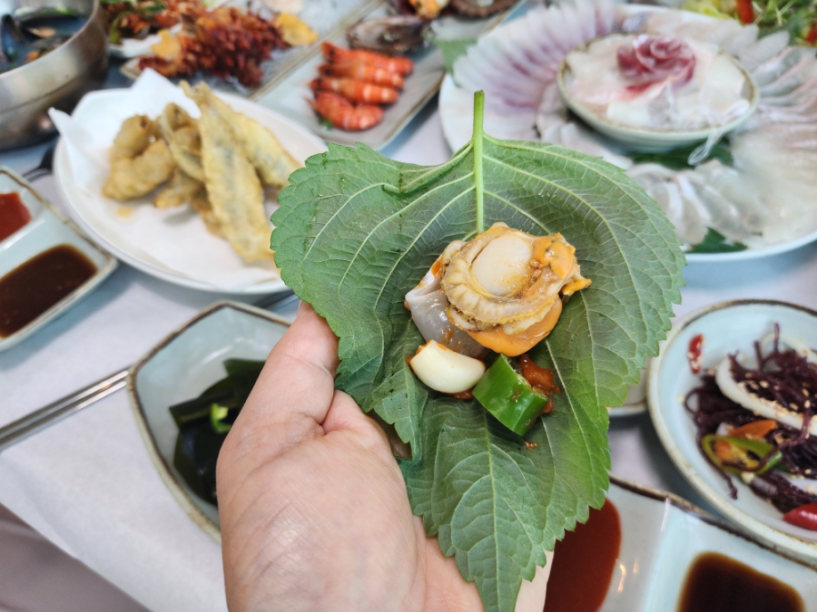 부산 기장 연화리 맛집 오션뷰 대변항 이화장 횟집