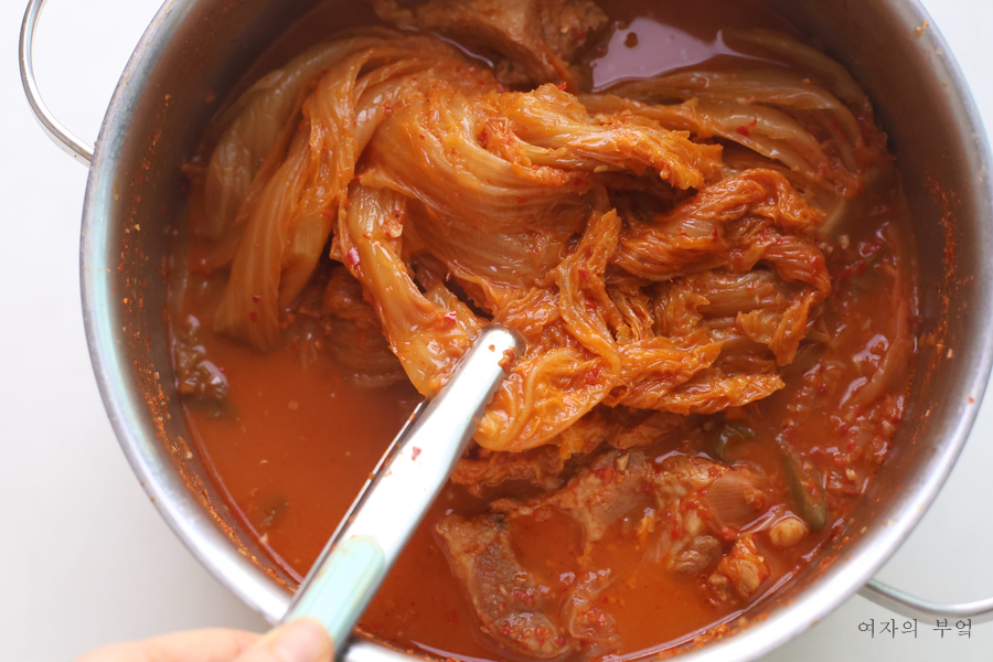 돼지고기 김치찜 레시피 묵은지 돼지 목살 김치찜 만들기