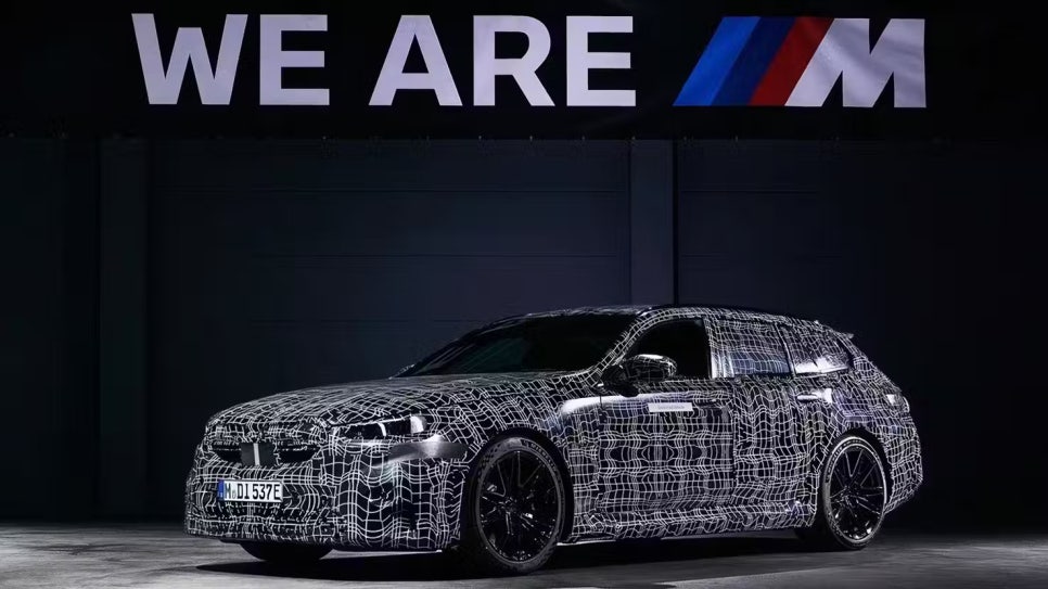 BMW, 7세대 G90 신형 M5의 일루미네이티드 그릴 공개